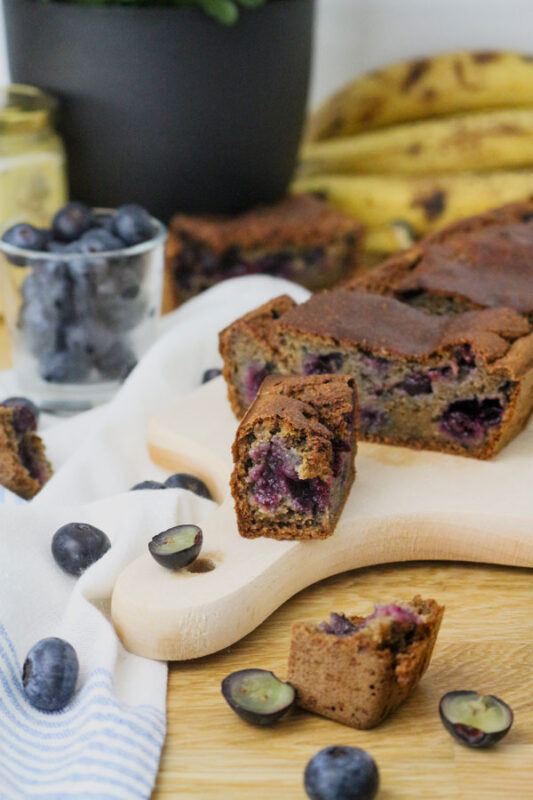 Veganiska bananu duona be glitimo